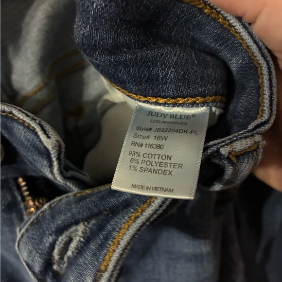 Judy Blue Women’s Distressed Jeans - Picture 7 of 8